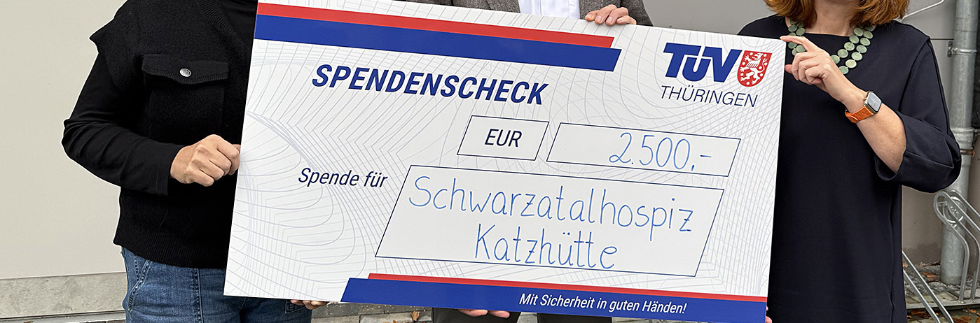 Spendenscheck an Schwarzatalhospiz