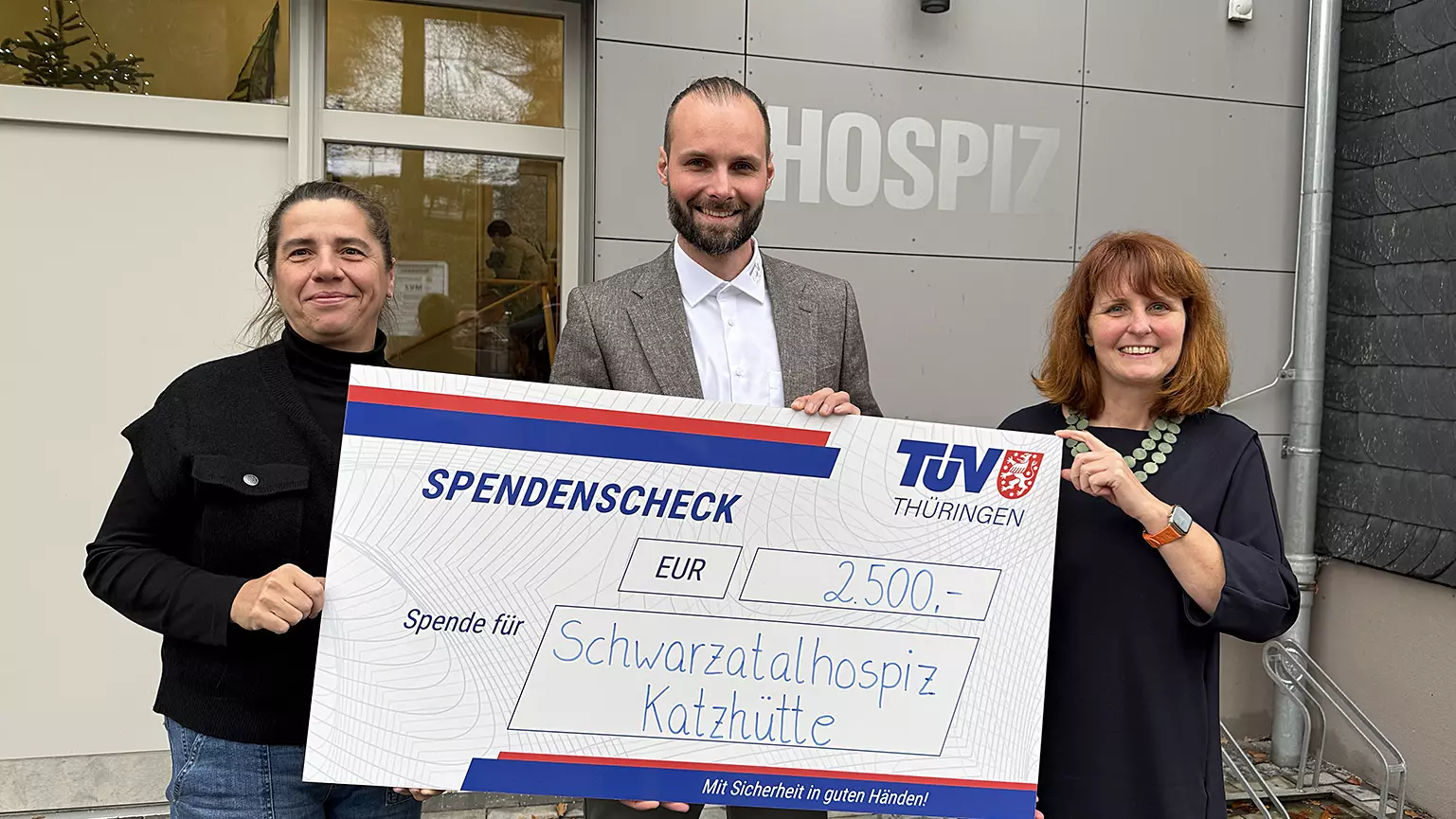 Spendenscheck an Schwarzatalhospiz